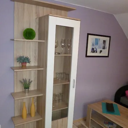 Haus Uni 3 *